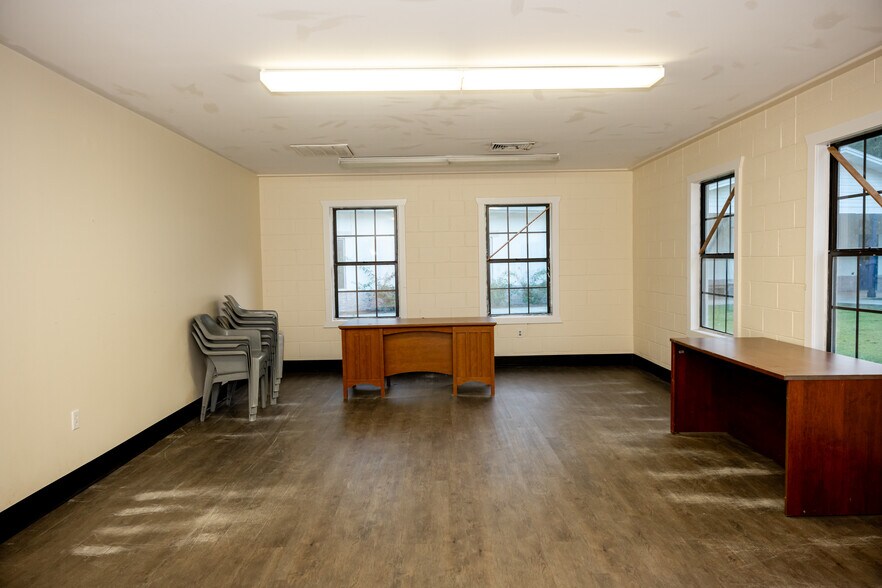 More Photos Of 626 Old River Rd, Sylvania Manufacturing For Sale