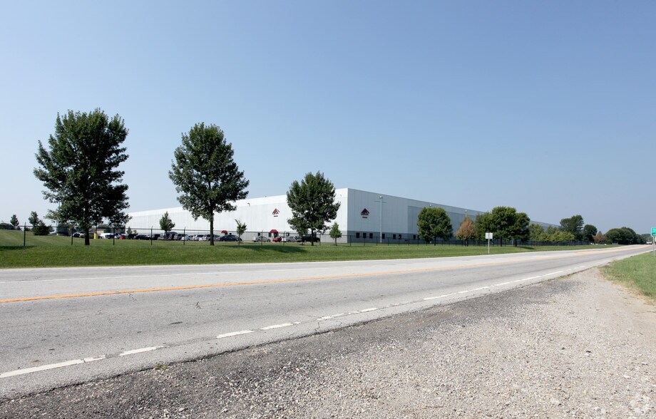 More Photos Of 2727 London-Groveport Rd, Groveport Distribution For Lease