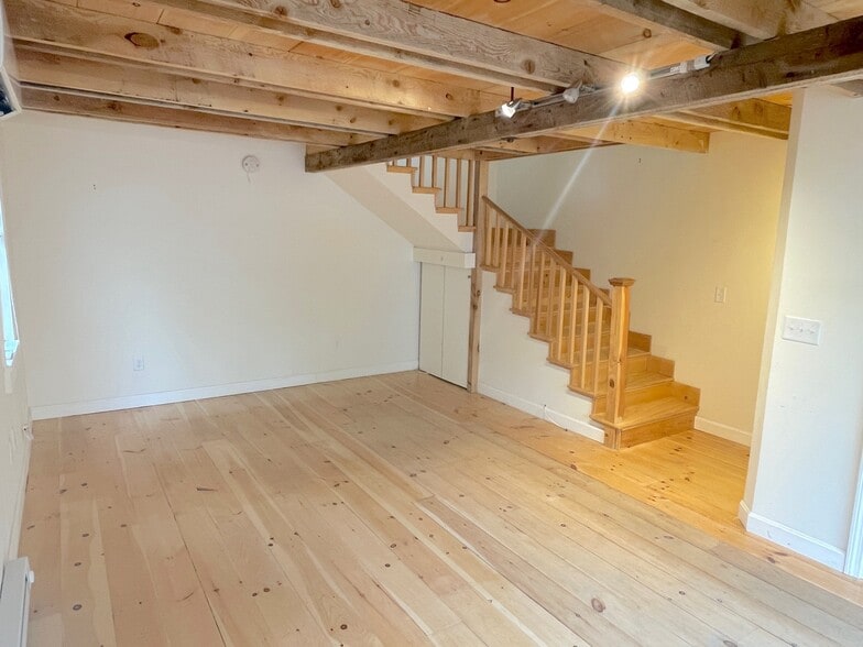 More Photos Of 426 Middle St, Portsmouth Office Residential For Lease