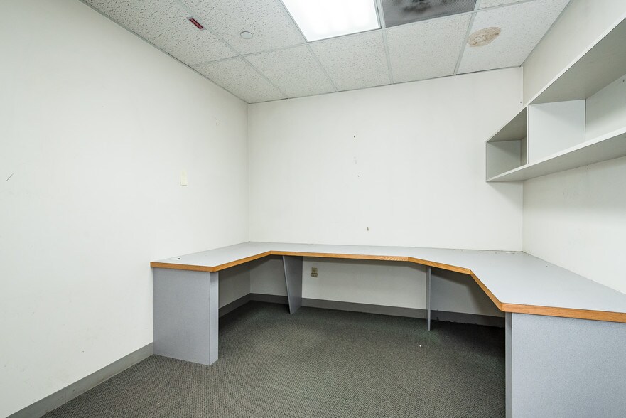 More Photos Of 45 Electric Ave, Brighton Flex For Sale