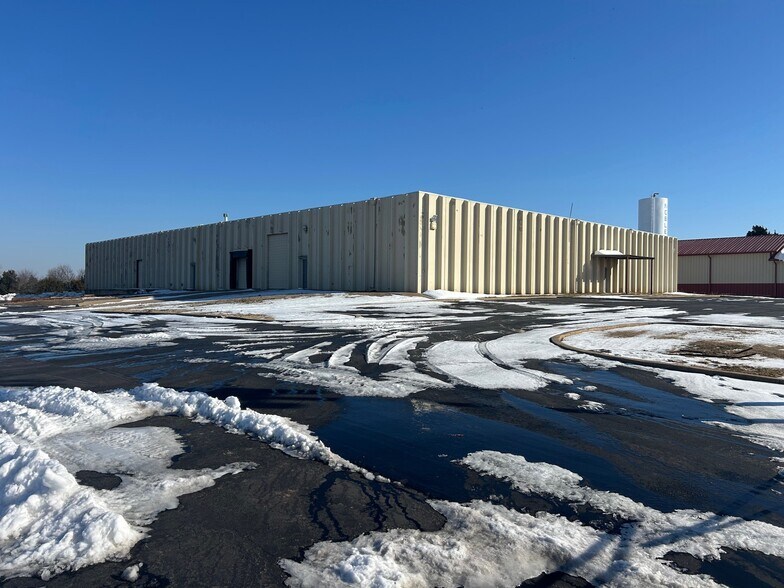 More Photos Of 1103 E Maguire Rd, Noble Light Manufacturing For Sale