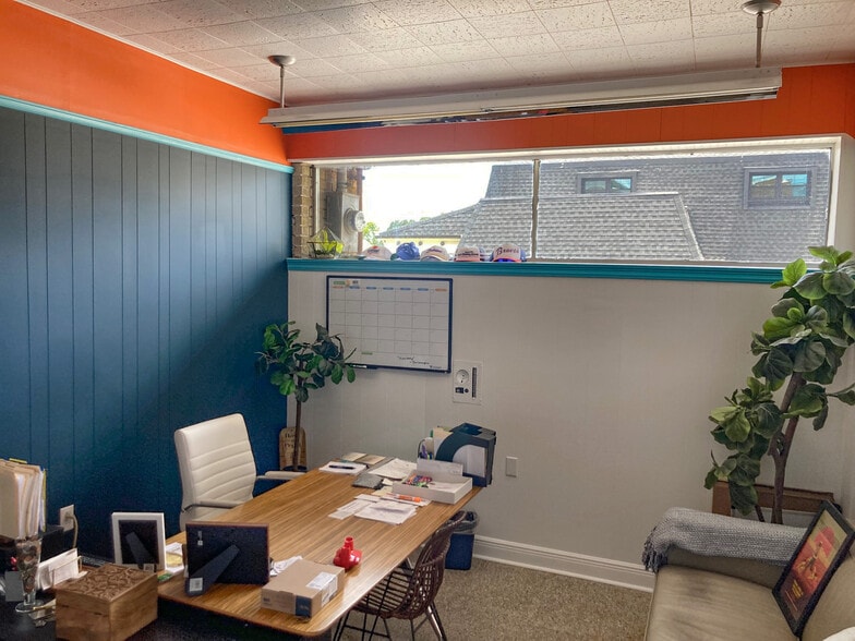 More Photos Of 2001 Ridgelake Dr, Metairie Freestanding For Lease