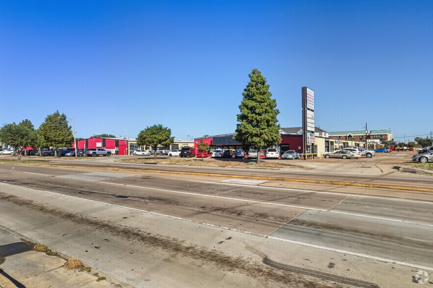 More Photos Of 9125 Airport Blvd, Houston Warehouse For Lease