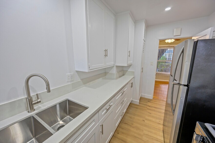 More Photos Of 11089-11099 Strathmore Dr, Los Angeles Apartments For Sale