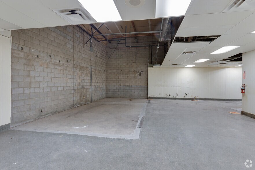 More Photos Of 5130 W Peoria Ave, Glendale Supermarket For Sale