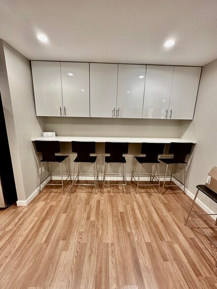 More Photos Of 406 E Putnam Ave, Cos Cob Office For Lease