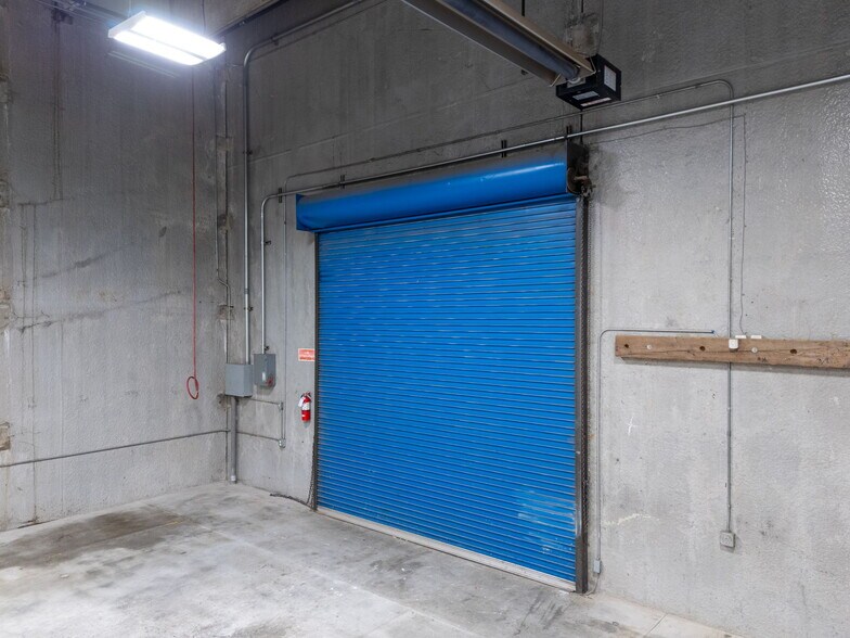More Photos Of 1555-1557 SE Crystal Lake Dr, Corvallis Warehouse For Lease