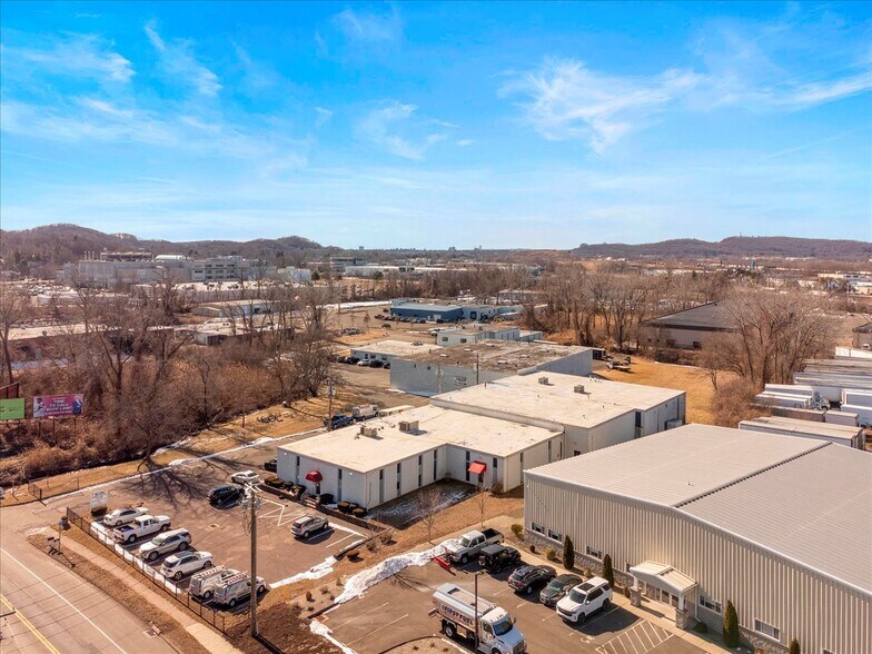 More Photos Of 118 Quinnipiac Ave, North Haven Warehouse For Lease