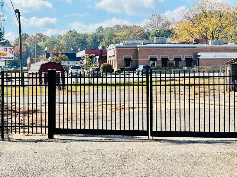 More Photos Of 500 W Fleming Dr, Morganton Warehouse For Lease