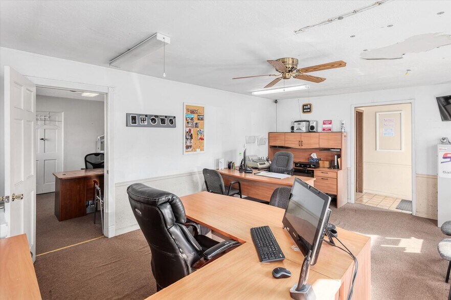 More Photos Of 1002 E Rainbow Blvd, Salida Office For Sale