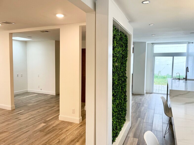 More Photos Of 3335 W Lamar St, Houston Office Residential For Lease