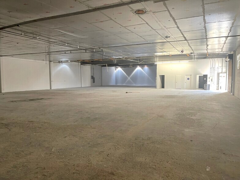 More Photos Of 7442 Varna Ave, North Hollywood Warehouse For Sale
