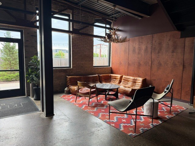 More Photos Of 1325 Quincy St NE, Minneapolis Loft Creative Space For Lease