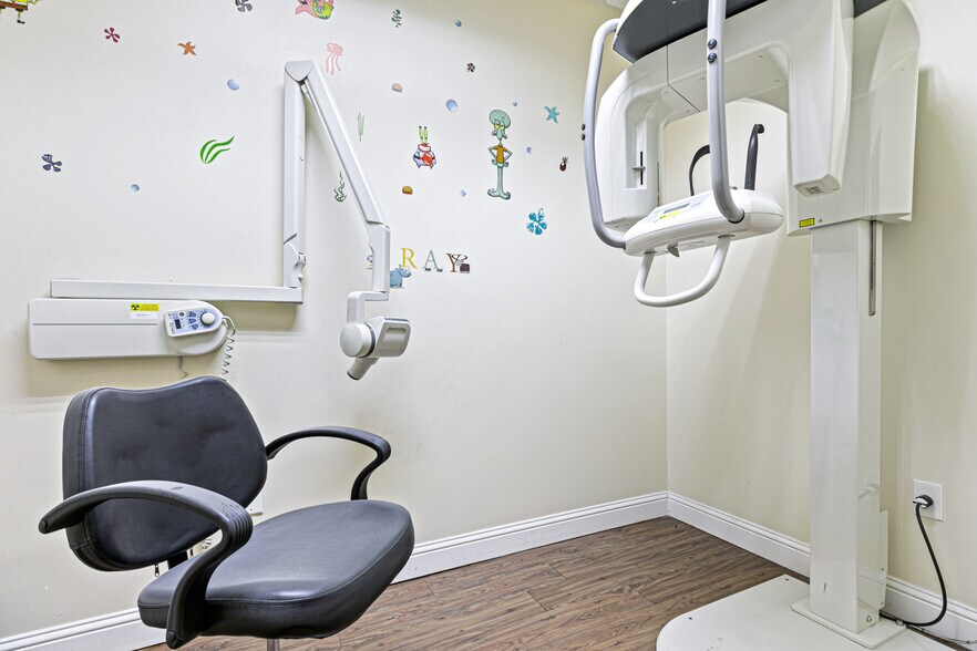 More Photos Of 10215 Scyene Rd, Dallas Medical For Sale
