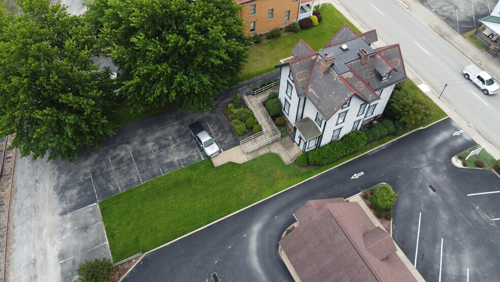 More Photos Of 438 Depot St, Latrobe Office For Lease