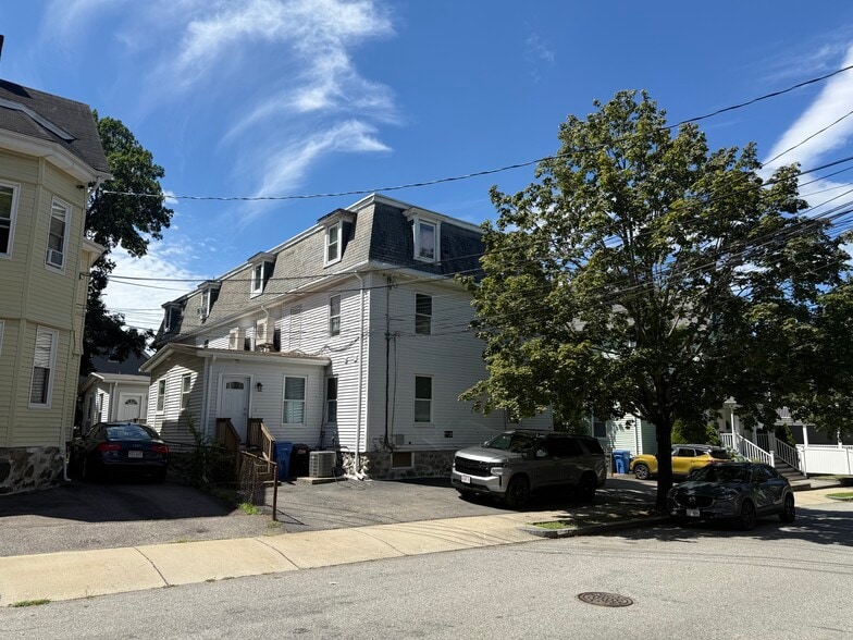 More Photos Of 81 Alder St, Waltham Apartments For Sale