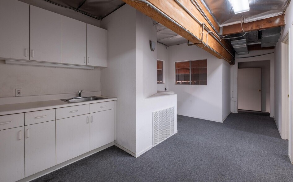 More Photos Of 22809 Lockness Ave, Torrance Warehouse For Sale