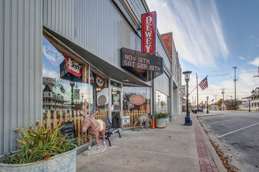 More Photos Of 308 E Don Tyler Ave, Dewey Storefront For Sale