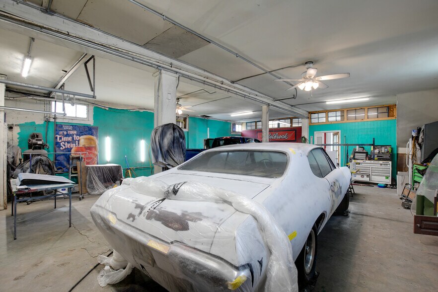 More Photos Of 705 Richmond Hwy, Richmond Showroom For Sale