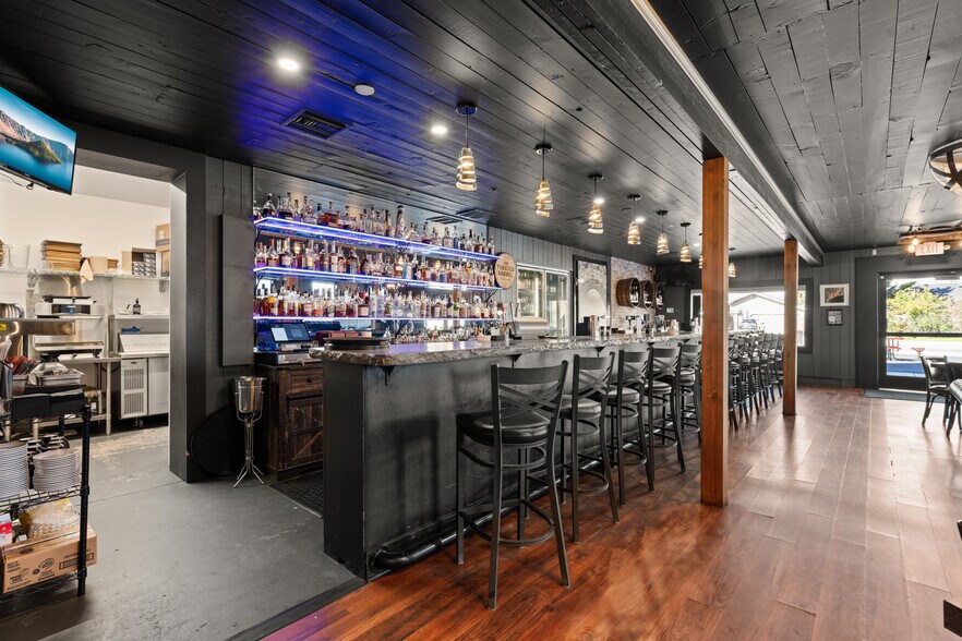 More Photos Of The Toasted Barrel, Grants Pass Restaurant For Sale