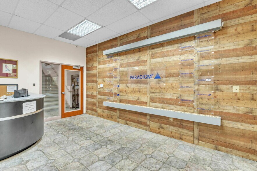 More Photos Of 2010 Castaic Ln, Knoxville Office For Sale