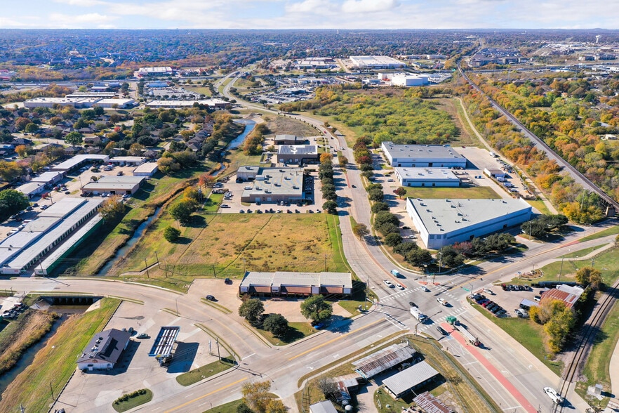 More Photos Of 915-921 N Mill St, Lewisville Office For Sale