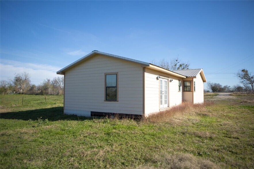 More Photos Of 2095 Bridal Path Rd, Luling Land For Sale