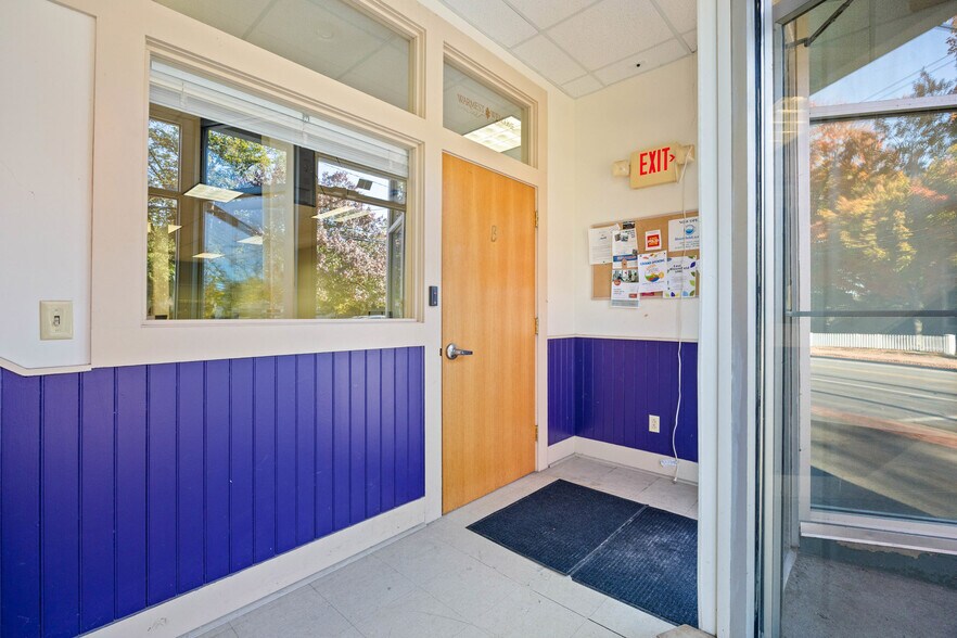 More Photos Of 18 Main St, Bloomfield Storefront For Lease