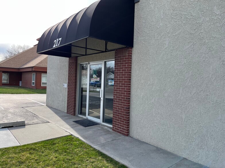 More Photos Of 211-217 E Pine Ave, Meridian Office For Lease