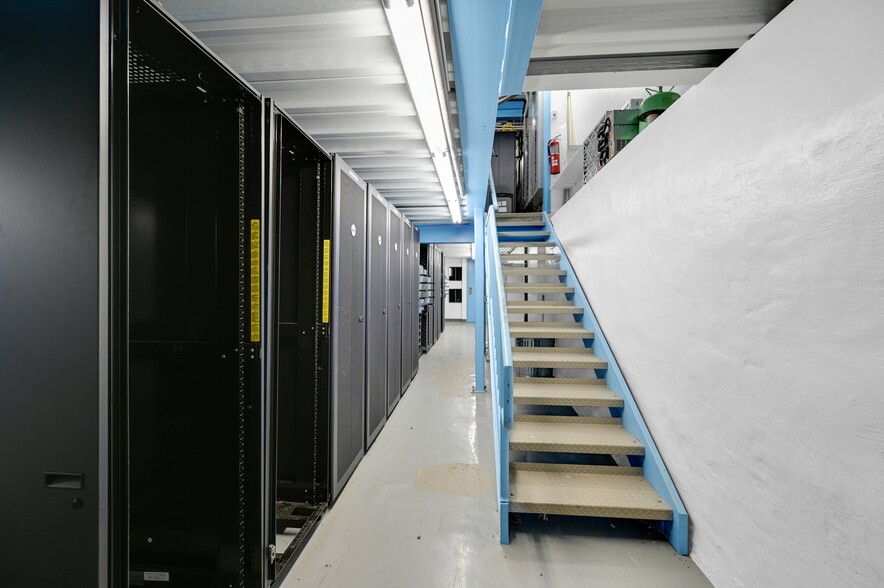 More Photos Of 170-172 Spring St, Newton Office For Sale