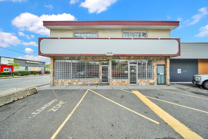 Primary Photo Of 2518 Clearbrook Rd, Abbotsford Apartments For Lease