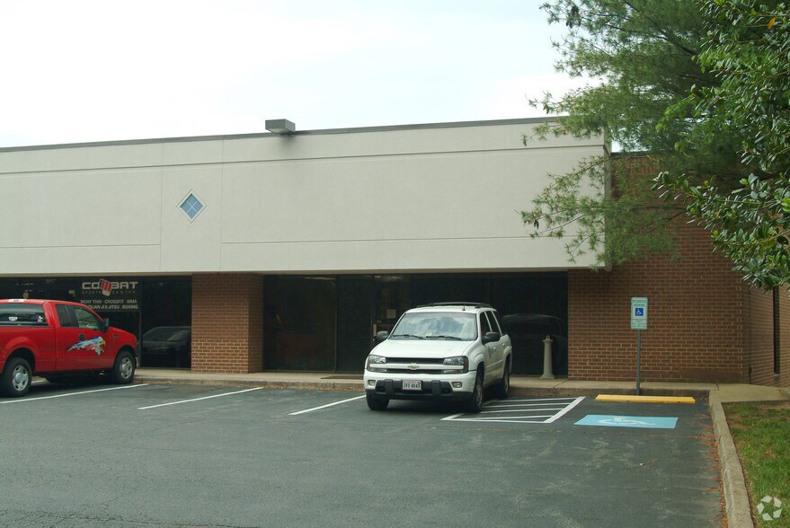 More Photos Of 3955-3979 Deep Rock Rd, Richmond Light Distribution For Lease