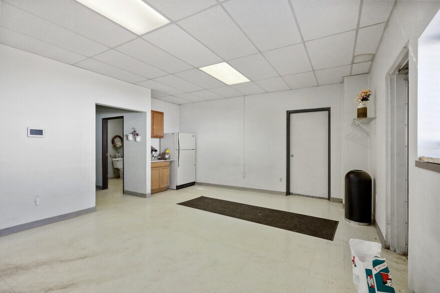 More Photos Of 854 Baseline Pl, Brighton Warehouse For Sale