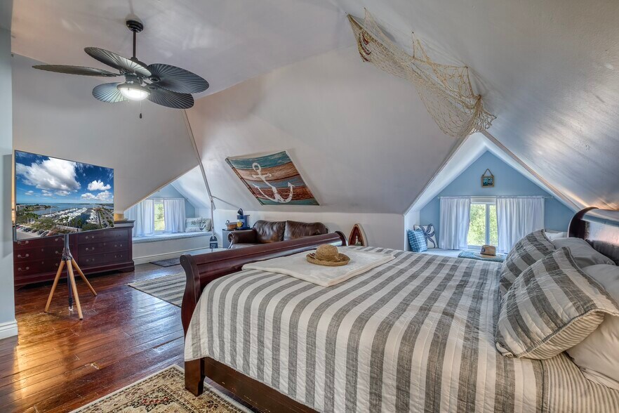 More Photos Of 304 15th St W, Bradenton Specialty For Sale