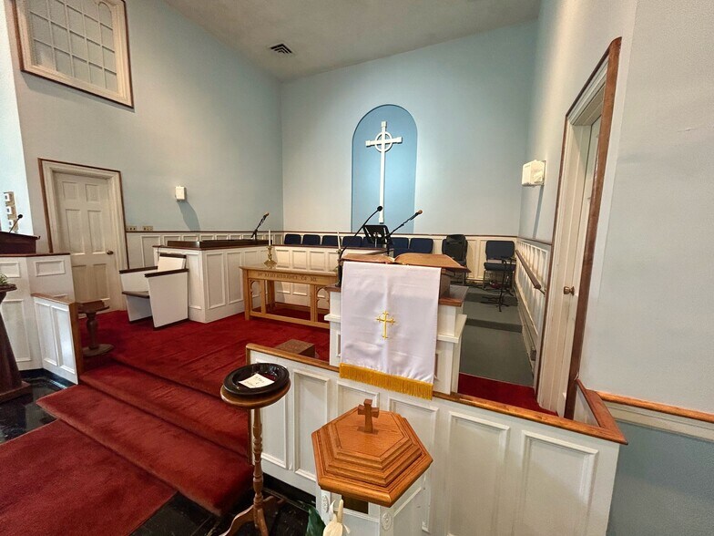 More Photos Of 11565 Pippin Rd, Cincinnati Religious Facility For Sale