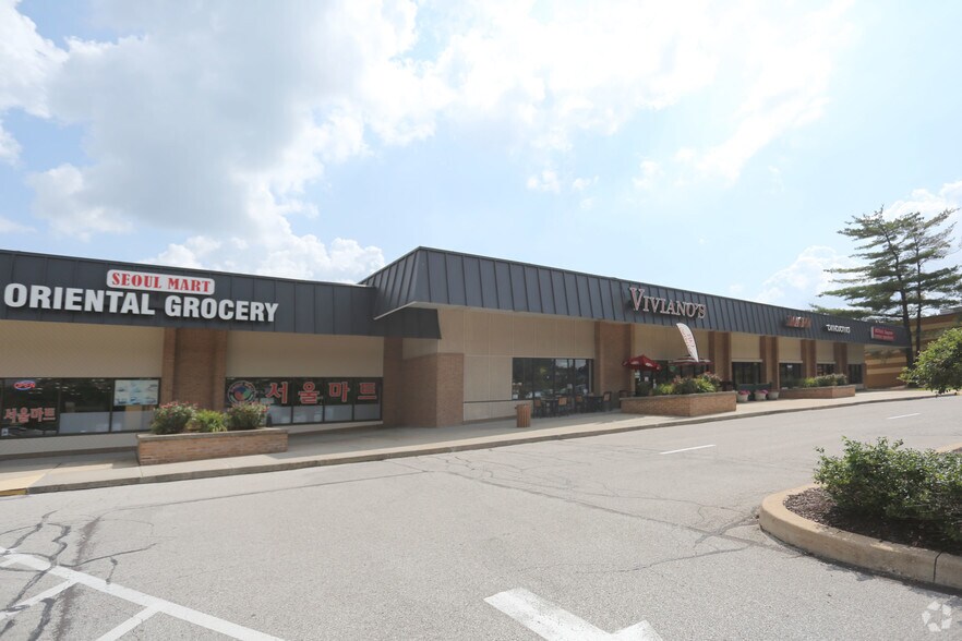 More Photos Of 100-176 Four Seasons Shopping Ctr, Chesterfield General Retail For Lease