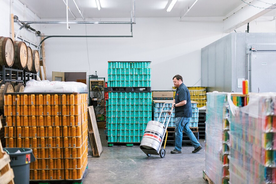 More Photos Of 6635 N Baltimore Ave, Portland Light Manufacturing For Lease