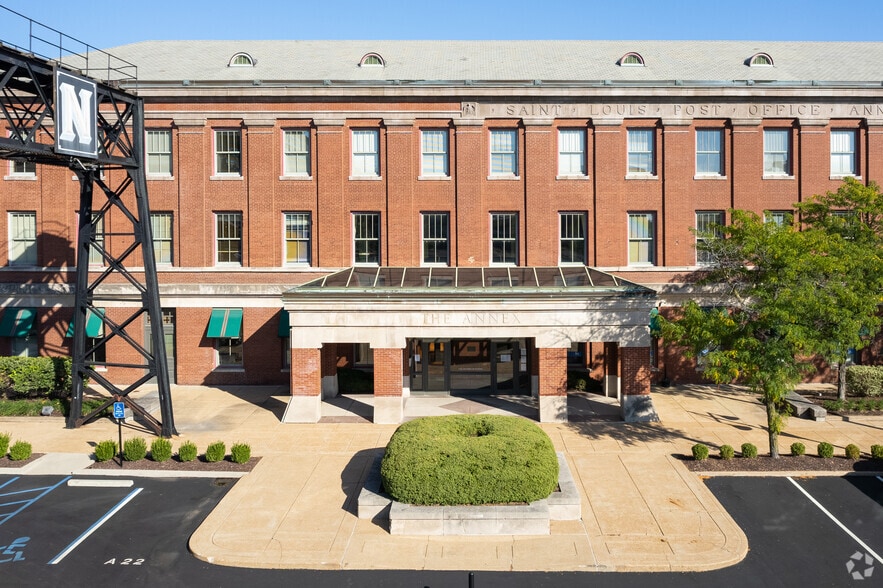 More Photos Of 333 S 18th St, Saint Louis Office For Sale