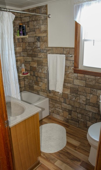 More Photos Of 6558 Lake Shore Rd, Derby Restaurant For Sale