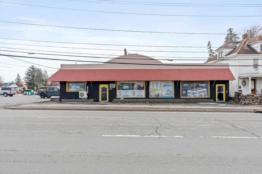 More Photos Of 1866-1874 Altamont Ave, Schenectady Freestanding For Sale