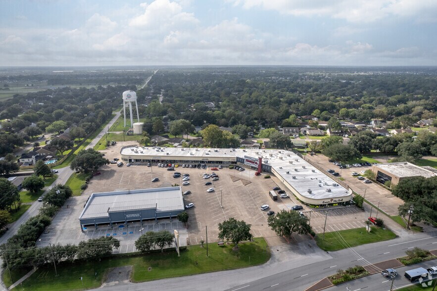 More Photos Of 5010-5096 W Broadway St, Pearland Storefront For Sale