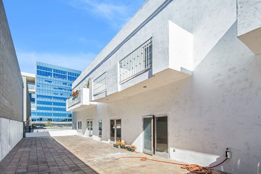 More Photos Of 2211 Corinth Ave, Los Angeles Medical For Sale