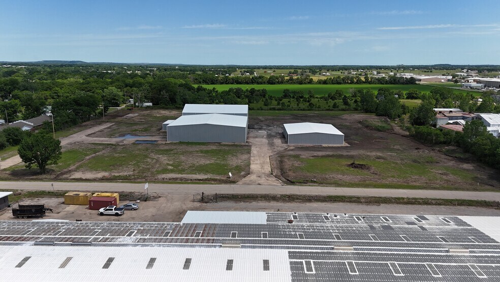 More Photos Of 1100 E 14th St, Dewey Warehouse For Sale