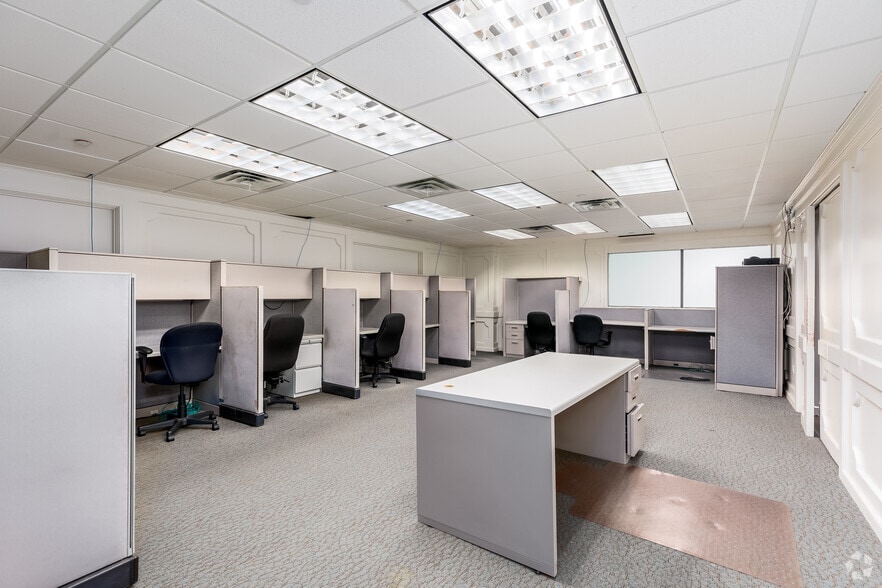 More Photos Of 4464 W Plano Pky, Plano Auto Repair For Lease