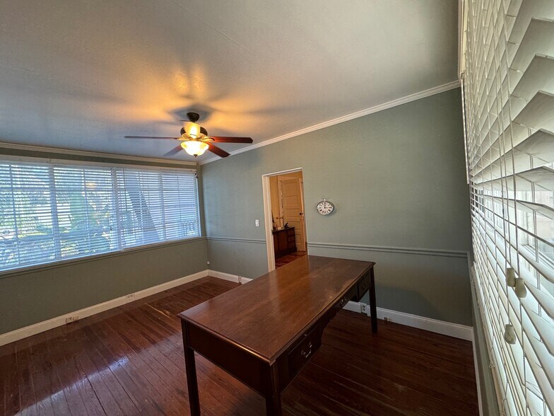 More Photos Of 210 Platt St W, Tampa Coworking Space