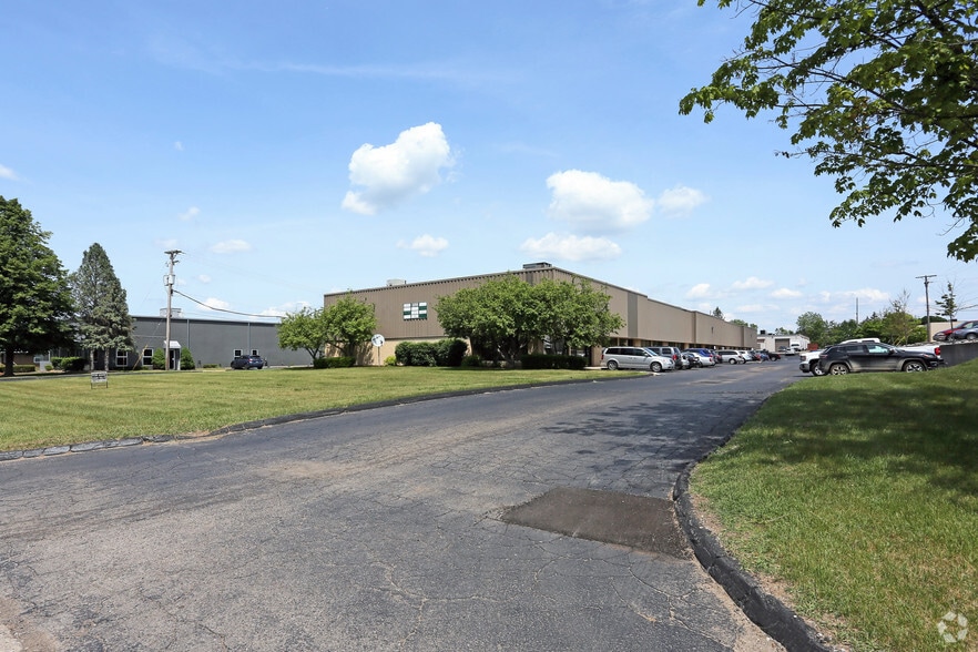 More Photos Of 3250 Old Farm Ln, Commerce Township Warehouse For Lease