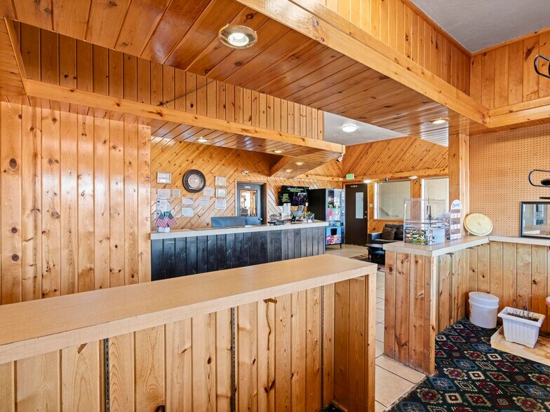 More Photos Of 1225 S State St, Salina Hotel For Sale