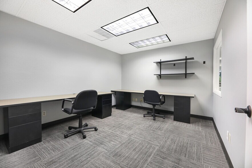 More Photos Of 9502 19th Ave SE, Everett Office For Lease