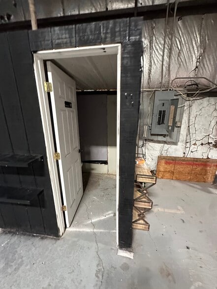 More Photos Of 5042 Memory Hill Dr, Charleston Warehouse For Sale