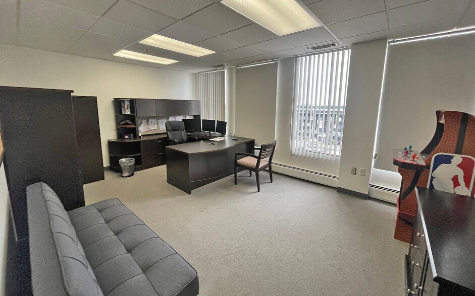 More Photos Of 26211 Central Park Blvd, Southfield Office For Lease